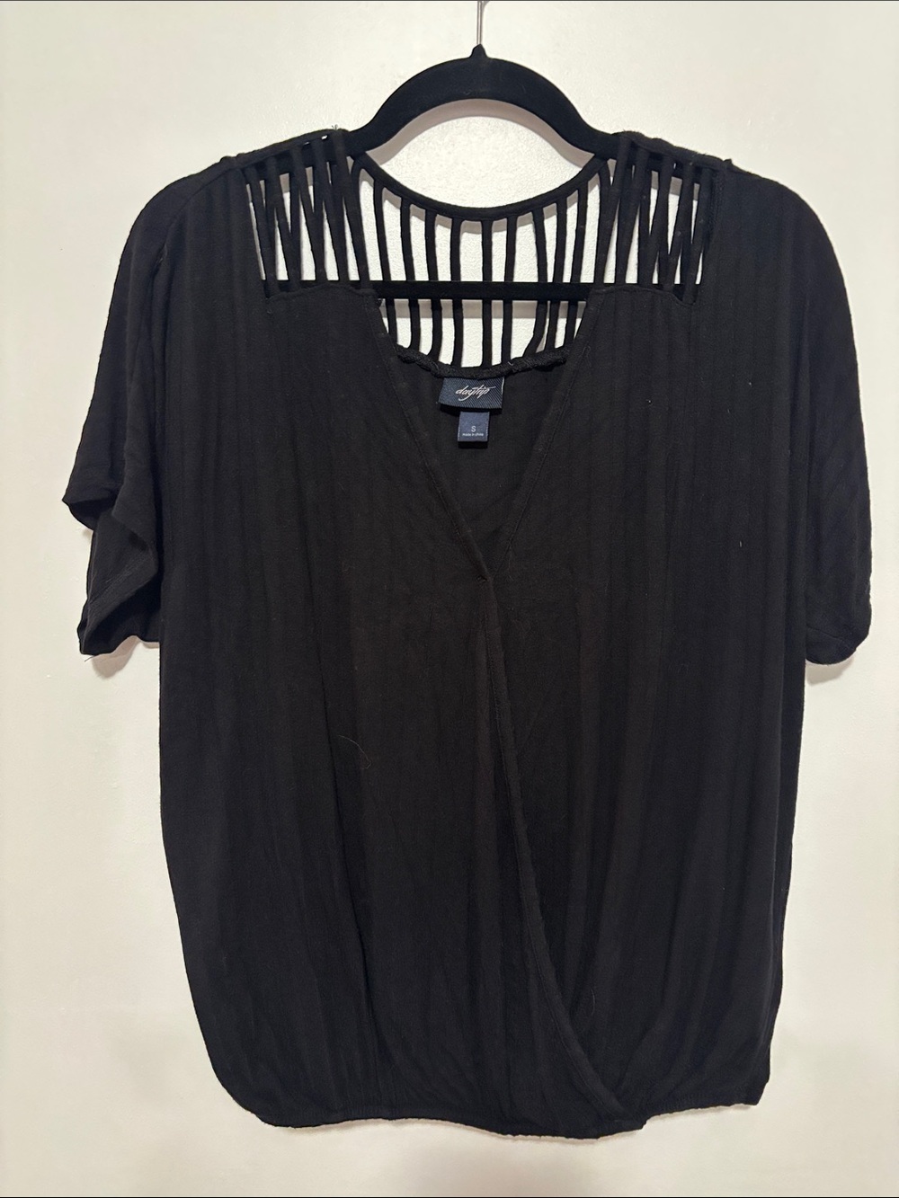 Daytrip Buckle Caged Neck Surplice Wrap Top Black Short Sleeve Size Small S
